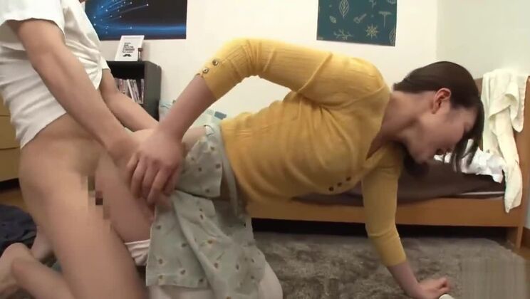 義理の妹がバブルバットと巨乳で掃除を手伝う かわいい