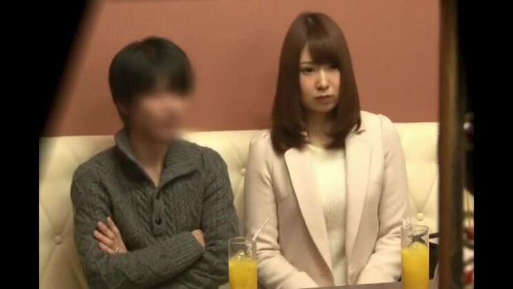 日本人妻が夫の前で他の男とセックスする