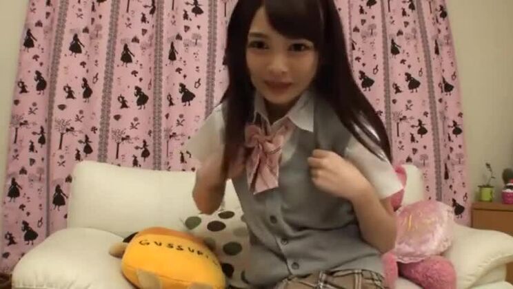 ゆみをフィーチャーした小さな胸のポルノ ビデオクレイジー スクワーティング/潮吹き、オナニー/オナニー JAV 映画