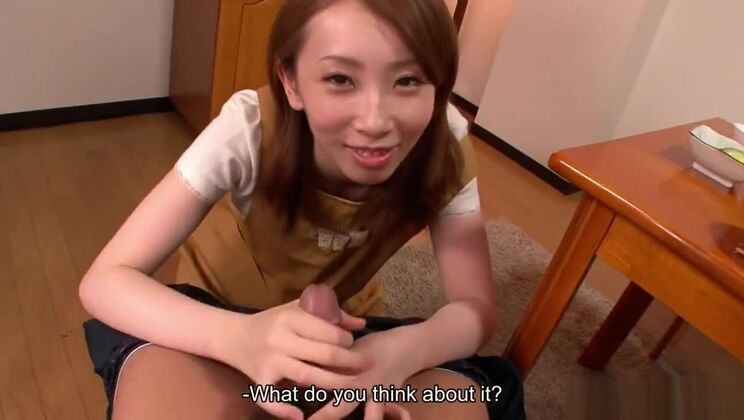 妻が夫を裏切って男のペニスをしゃぶる