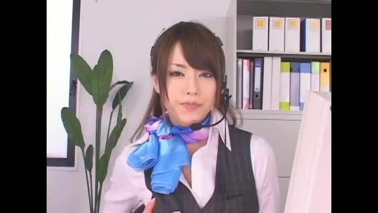 最もホットな日本人売春婦、吉沢明歩がクレイジーソロガール、オフィスJAVクリップに登場