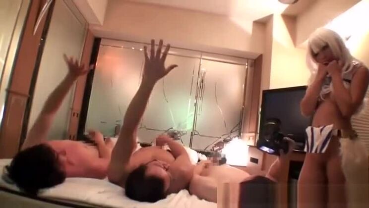 アジア系のブロンド