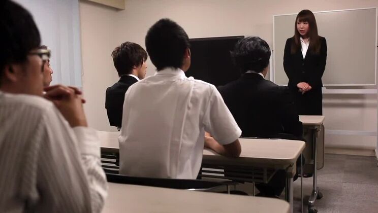 クレイジーラテックスを着た最高の日本人ビッチ、アマチュアJAV映画