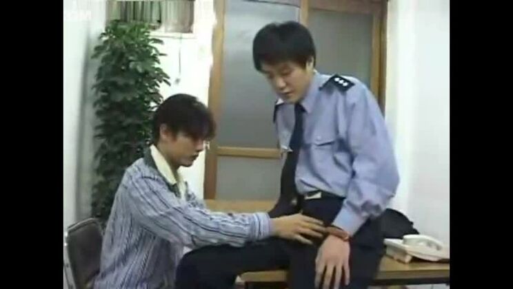 素晴らしい日本のビッチが素晴らしいJAVシーンに登場、それは素晴らしい