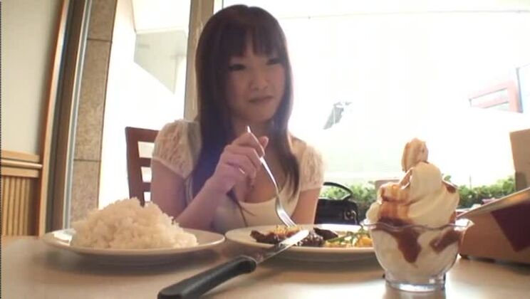 最もホットな日本の尻軽女、森谷美羽がエキゾチックな自慰行為、カップルのJAVシーンに登場。