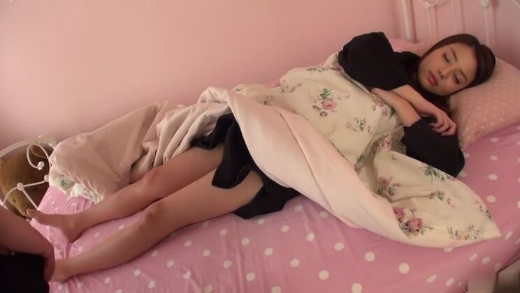 最高の日本人ビッチ、真緒雅がクレイジーな無修正JAV熟女ビデオに登場