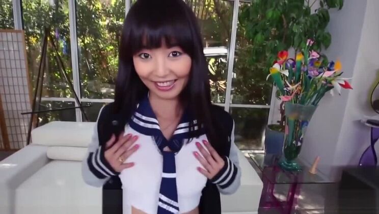 アジア系の売春婦がBBCに乗る