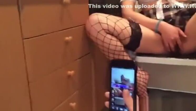 可愛い日本人女性2人が3Pをしたがっている