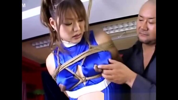 アジア人妊婦の拘束搾乳