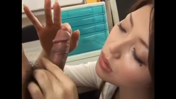 自然の衣装を着た教師の激しいセックス