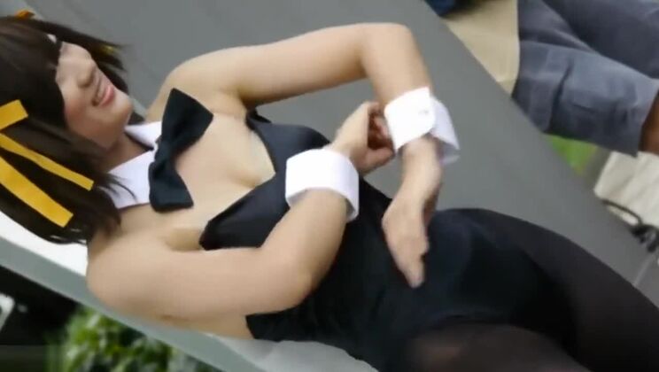 日本のセクシーコスプレパーティー