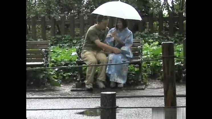 最もホットな日本人売春婦が屋外でコスプレJAVシーンに登場