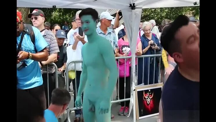 ニューヨークにいるハンサムな日本人男性 :)