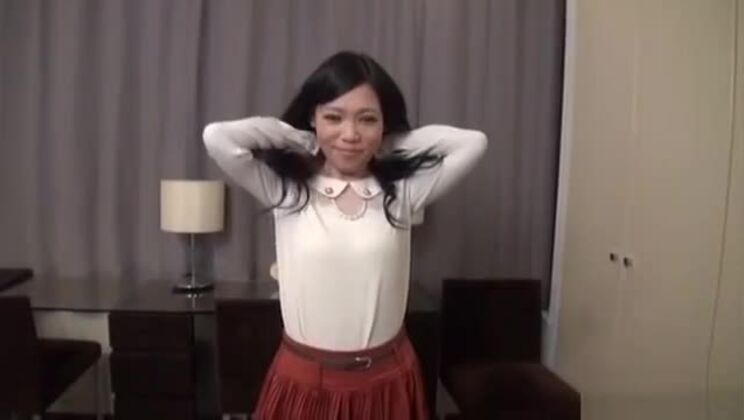 JAV ボディチェック ストリップティーズ 本物の若い母親 字幕付き