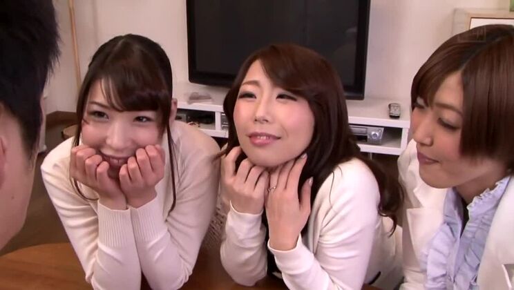 な 素晴らしいグループセックスの欲求不満の日本人モデル、MILF JAV映画