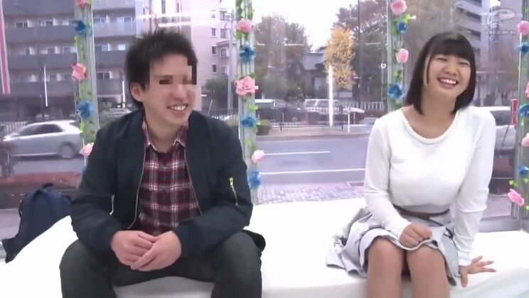 大学生のAV映画「Watch College/Gakuseifuku」に登場する素晴らしい日本のビッチをご覧ください。