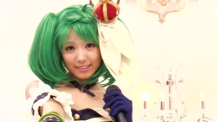 クレイジーなJAV検閲済みフィンガリング、フェラチオクリップに登場する素晴らしい日本人少女