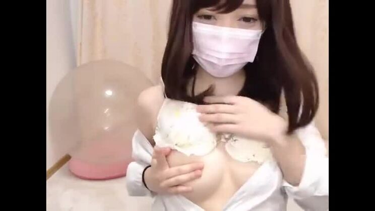 素晴らしいポルノ映画、ソロの女性ワイルド、ぜひご覧ください