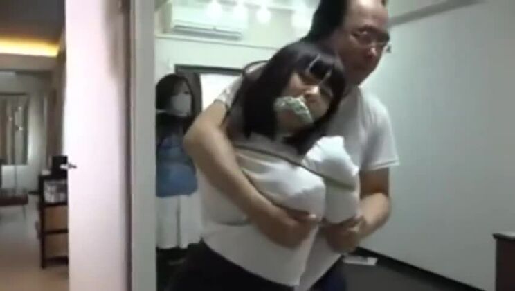 Jpdamselは2人の少女を猿ぐつわで塞いだ