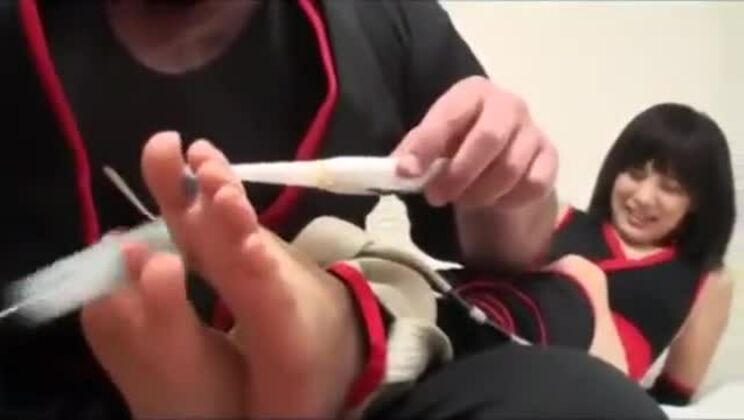 なくすぐる日本人女性