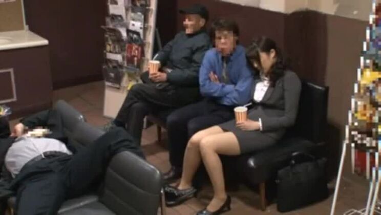 映画館で痴漢される