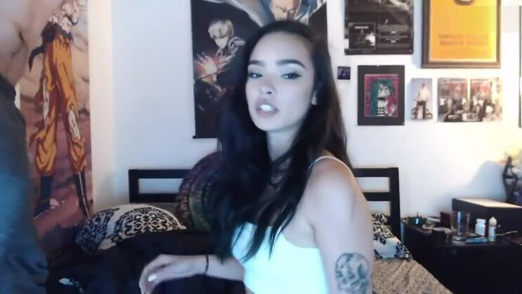 アジア人の彼女