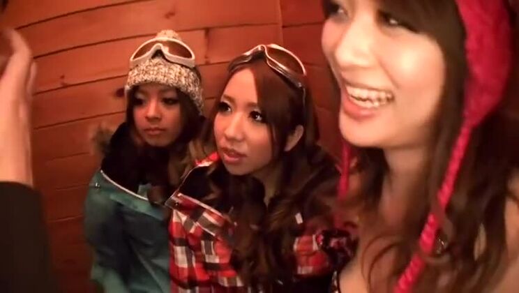 星野あかり、哀川凛、木下若菜が出演するペニスしゃぶりポルノビデオ