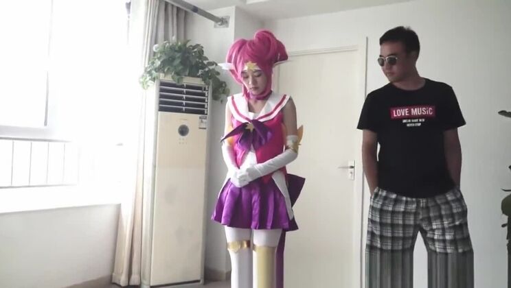 他の惑星から来た女の子：縛られておもちゃとして遊ば