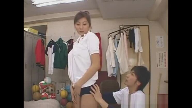 学校でユマとセックスしよう