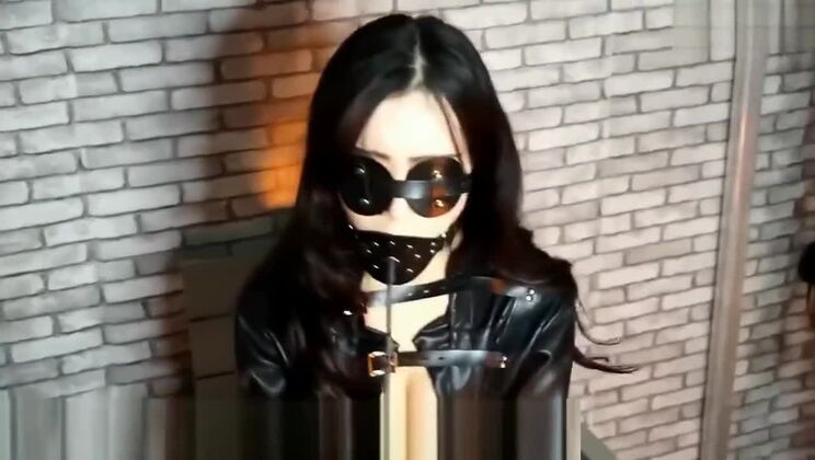 アジア人が縛られる