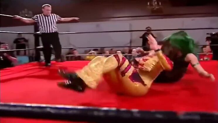 （女子プロレス）ダークエンジェル・サラ・ストック対ミスチフ