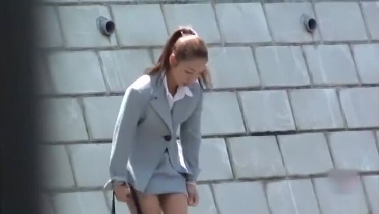 スカートの中を覗き見する出来事