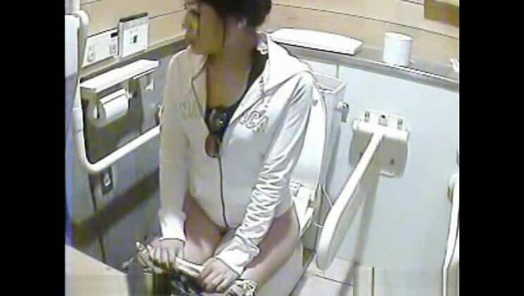 レーシングサーキットの女性用トイレ