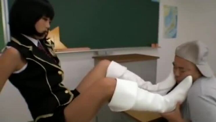 日本人女性支配ブーツフェチアイドル支配