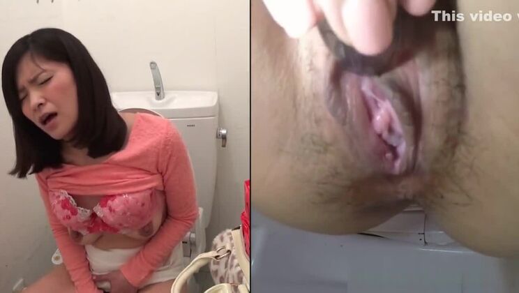 日本人売春婦がマンコをこする