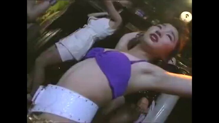 クレイジーな日本人女の子がコスプレやフェチのJAVクリップをノーカットで見ようとしています