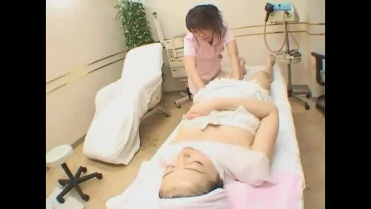 興奮したポルノ映画 ベイブがショーを見ようとします