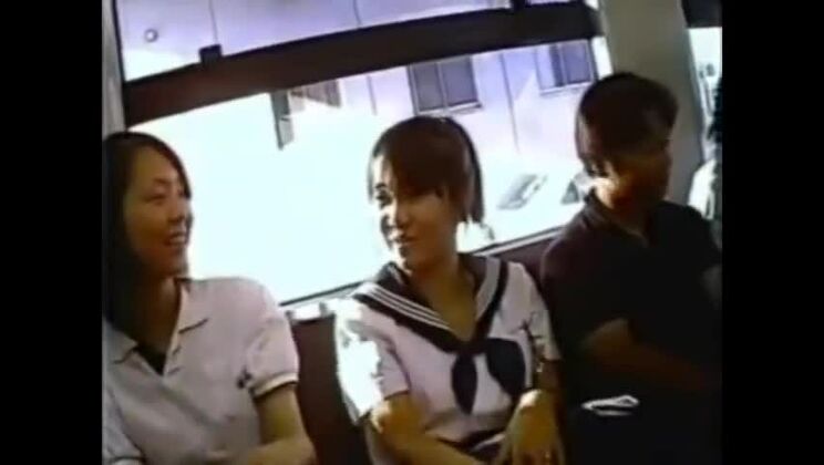 日本のスカートの中2