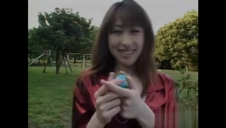 セクシーな公共の場での露出をカメラで披露