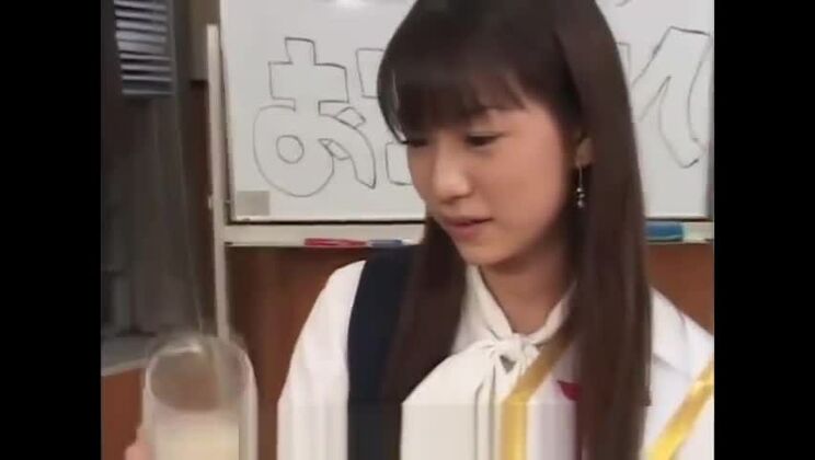 ブッカケ好きのアジア人ビッチ