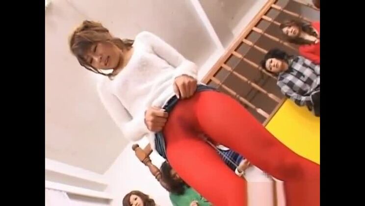 アジア人形がセクシーなパート2で家庭教師を受ける