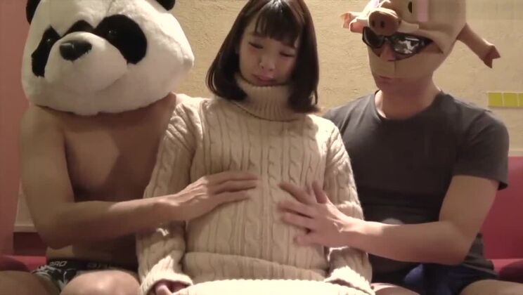 妊娠中のアジア人女性エリ・ピチ（Eカップ巨乳）が2本のペニスを共有（検閲済み）