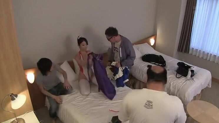 可愛い日本人、篠田あゆみが口の中に大量の精液を浴びた