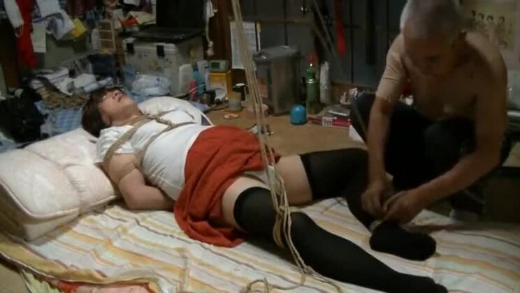 ベリーMの藤子と、欲求不満のボンデージ教師