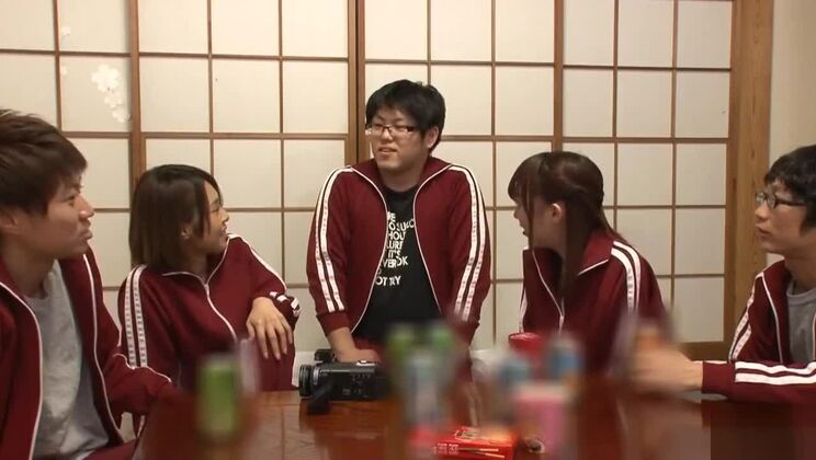 最もクレイジーなJAVビデオに登場する最高の日本人売春婦、それは驚くべきものです