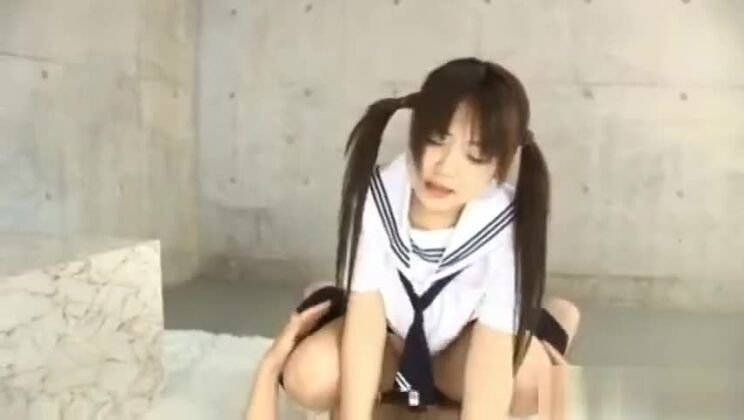 アジア系の美女がパート4に入門する