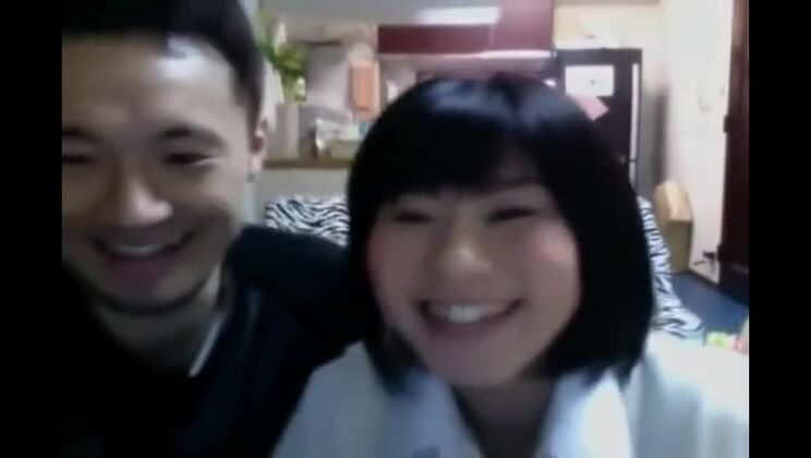 日本の女の子がJAVシーンを見る