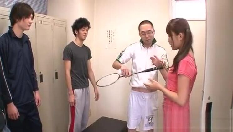 日本の美女が巨大なペニスを飼いならす