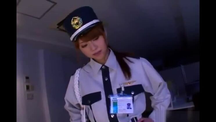 日本人警官の足フェラ