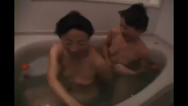 日本人熟女レズビアン_x1